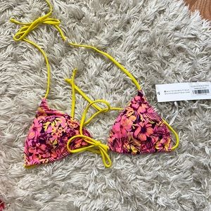 White fox. GOLDEN HOUR BIKINI TOP HAWAIIAN PRINT - M